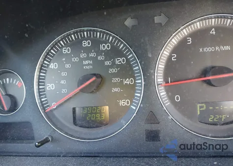 2004 Volvo S60 2.4 from USA, damaged, VIN YV1RS61T442354508